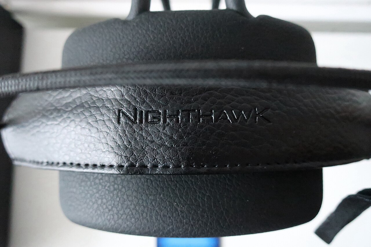 Open-Back vs Closed-Back Headphones: Choosing by Room and Neighbour