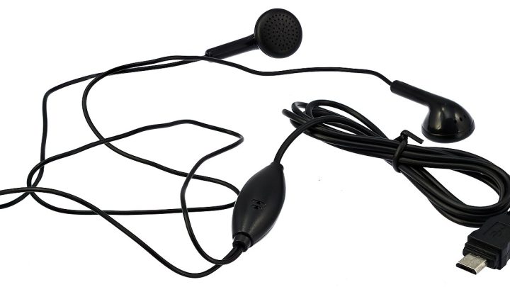 Choosing the Right Ear Tip Size and Why the Seal Decides Everything