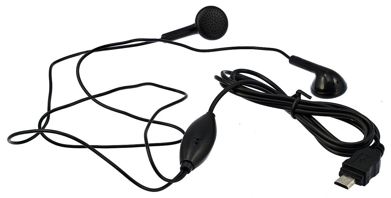 Choosing the Right Ear Tip Size and Why the Seal Decides Everything