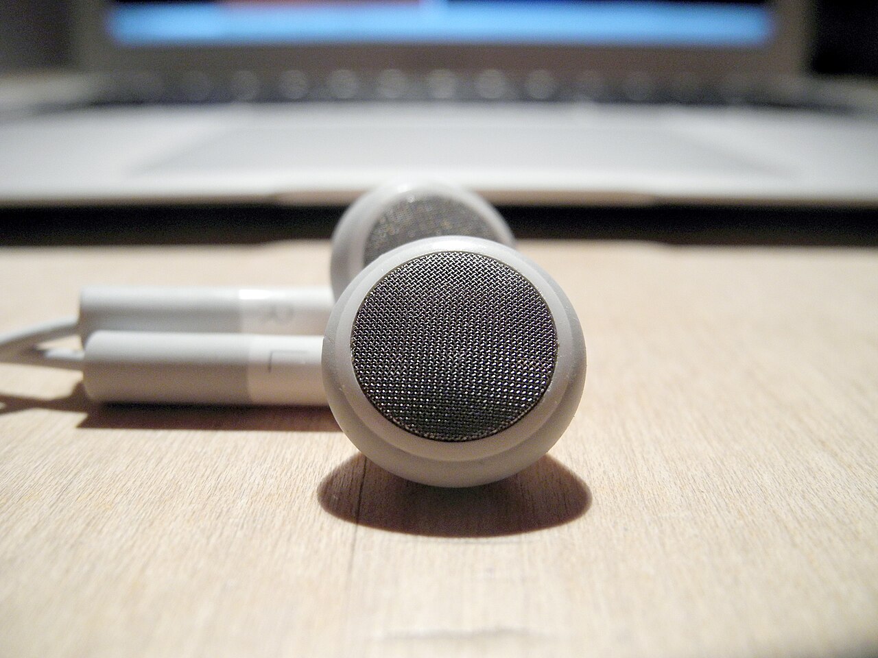 Multipoint Pairing on Wireless Earbuds: Making Two Devices Behave