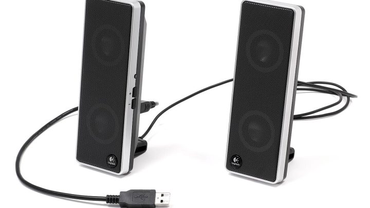 Desktop Speaker Setups for Nearfield Listening Without Room Treatment