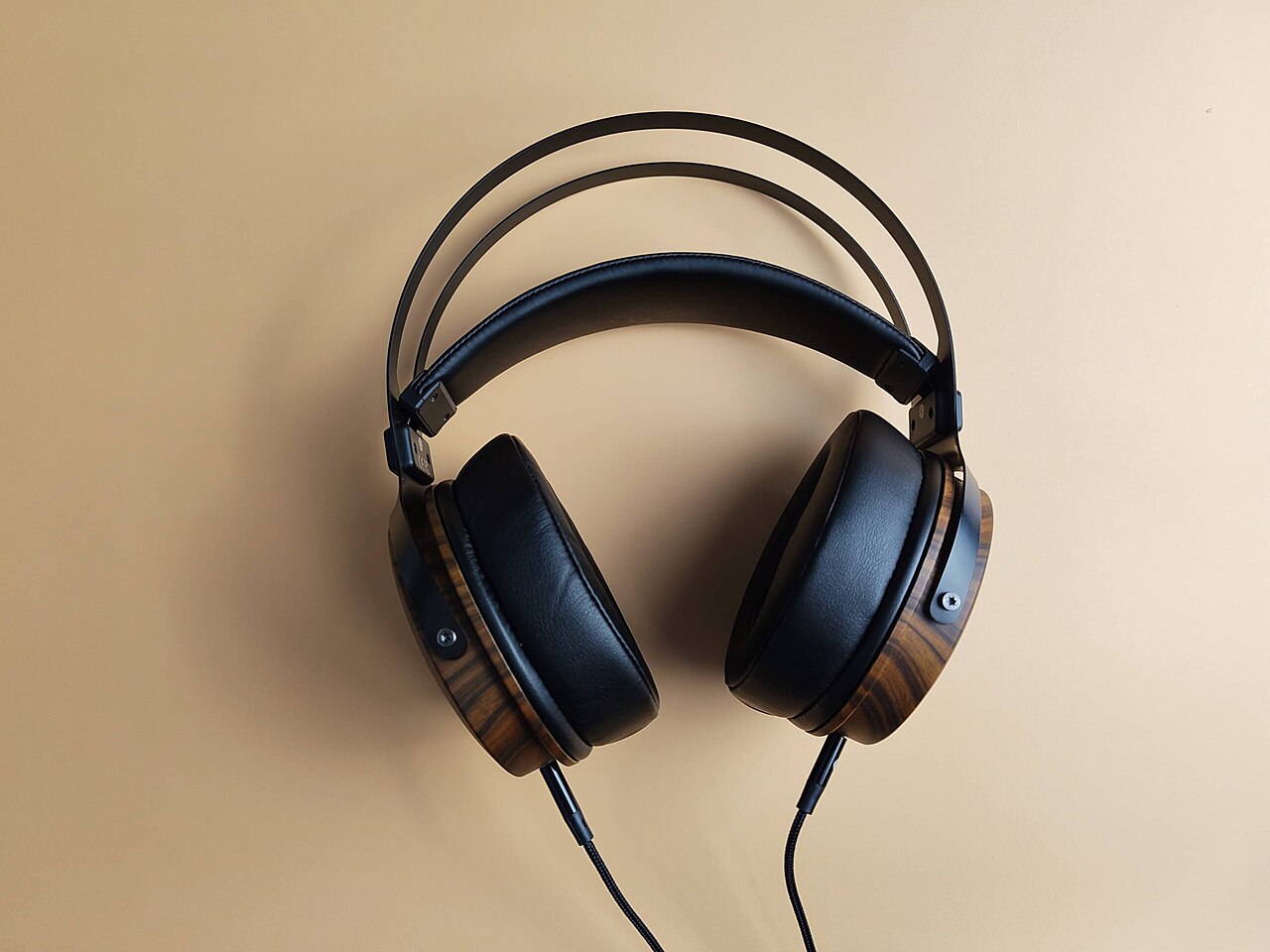 Choosing Between Wireless and Wired for Daily Listening